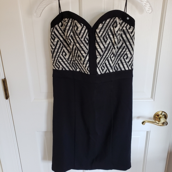 New with tags! Guess Black and White Pattern Dress - Picture 2 of 9